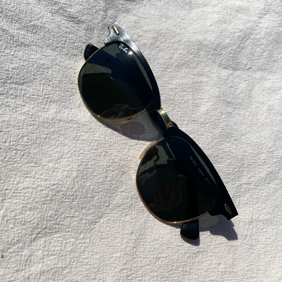 Like new polarized Clubmaster Ray Ban sunglasses - Picture 2 of 8